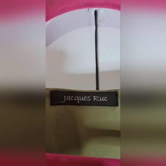 sleevless blouse. Size small - Picture 3 of 4